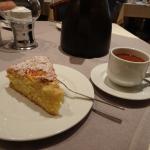 Kaffee und Kuchen im Gasthaus "Zur alten Fähre"