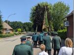 kurzer Marsch durch das Dorf