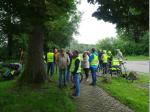 Gruppe Engel macht Pause am Millenium-Baum in Settel