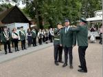 Bei der Uniformkontrolle f&auml;llt Sch&uuml;tze Leo negativ auf - die Schulterklappen fehlen